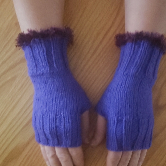Hand made knit fingerless wrist warmer glo… - Picture 4 of 10